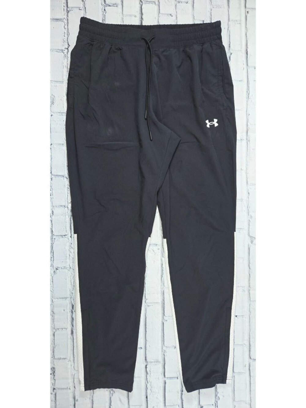 Under Armour Mens Black Joggers Size Large With White Accents